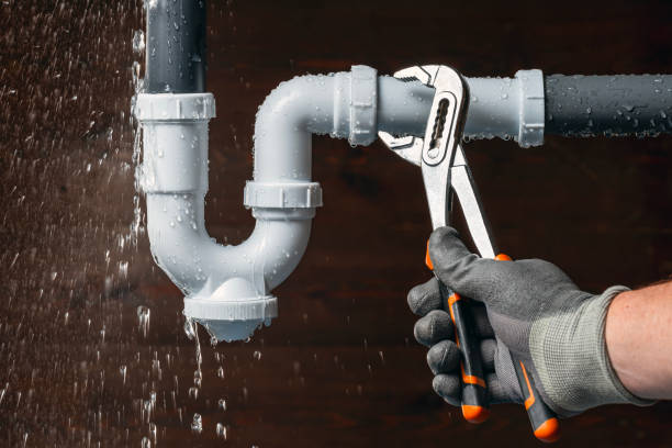 Professional Gas Line Repair technician working in La Fontaine, IN